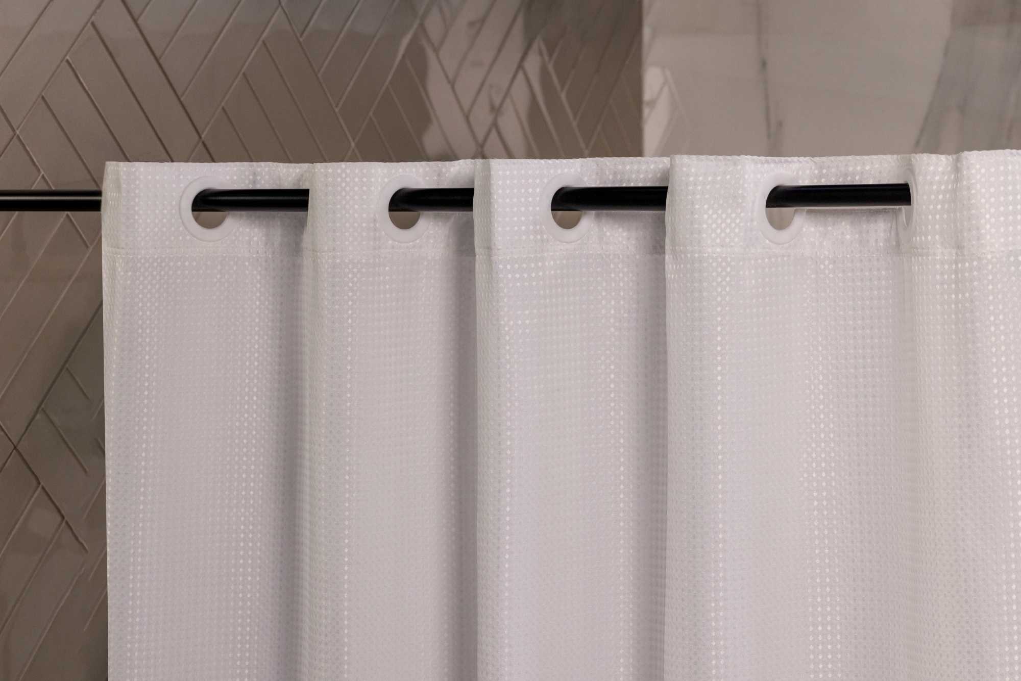 Shower curtains & liners